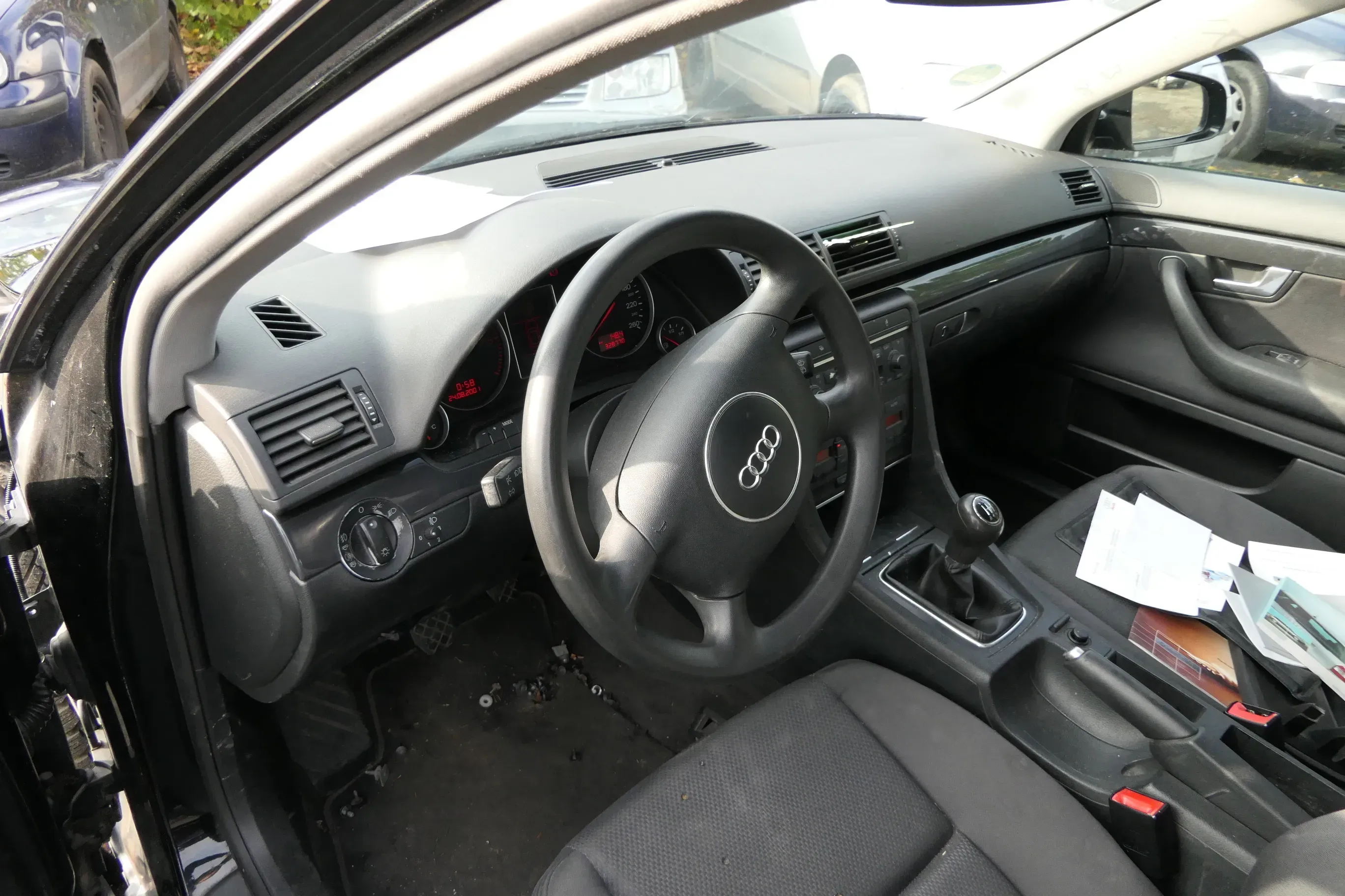 Audi A4 8E B6 Armaturenbrett Cockpit Amaturenbrett schwarz S-line keineAnbauteil - Bild 1