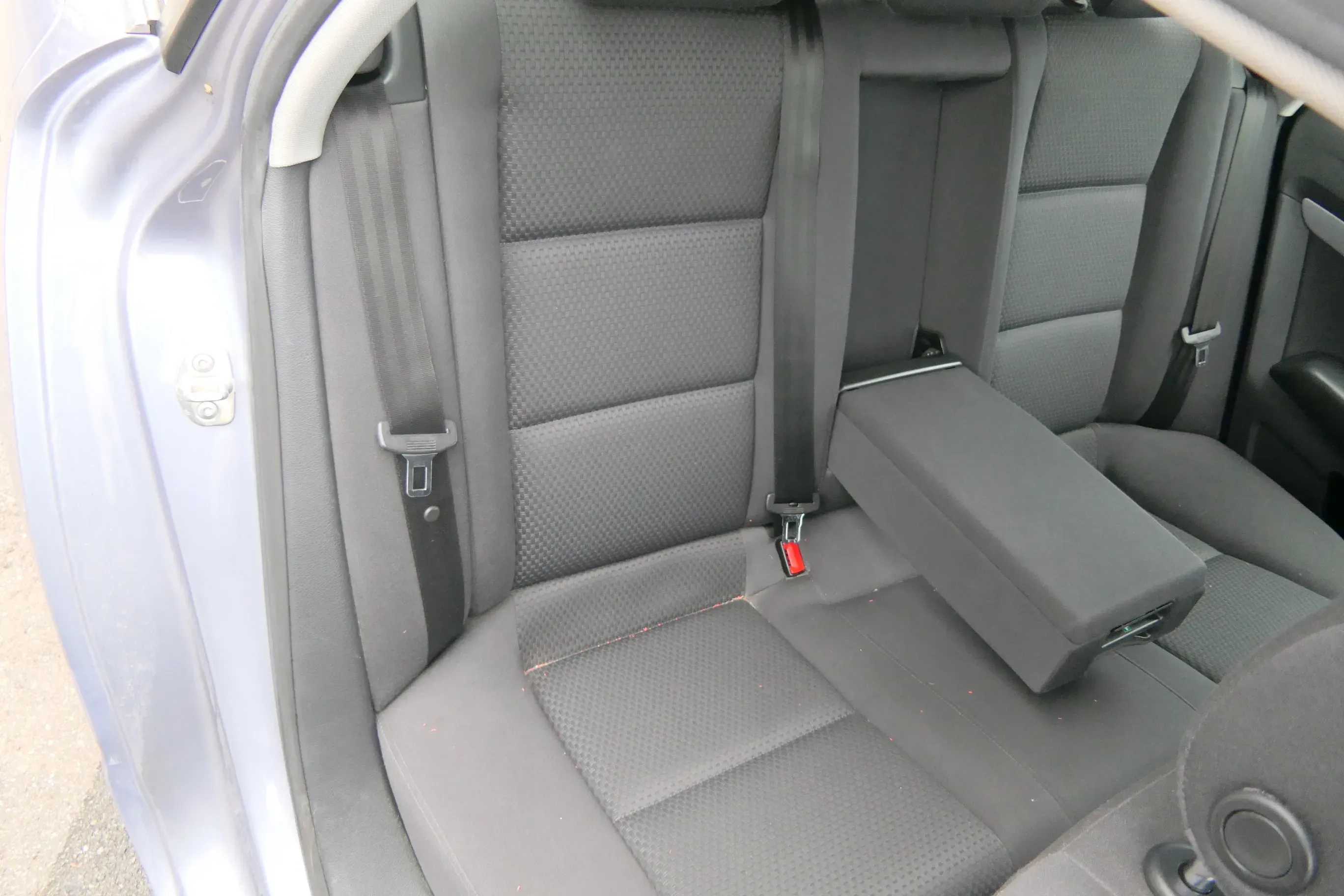 Audi A6 4F C6 Sitz Rückbank Rücksitzbank hinten 3-Punkt-Gurt schwarz soul - Bild 1