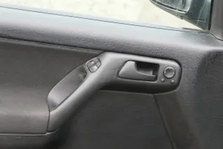 Golf 4 3 1E Cabrio 1E Türverkleidung Verkleidung Tür vorne links schwarz - Bild 2