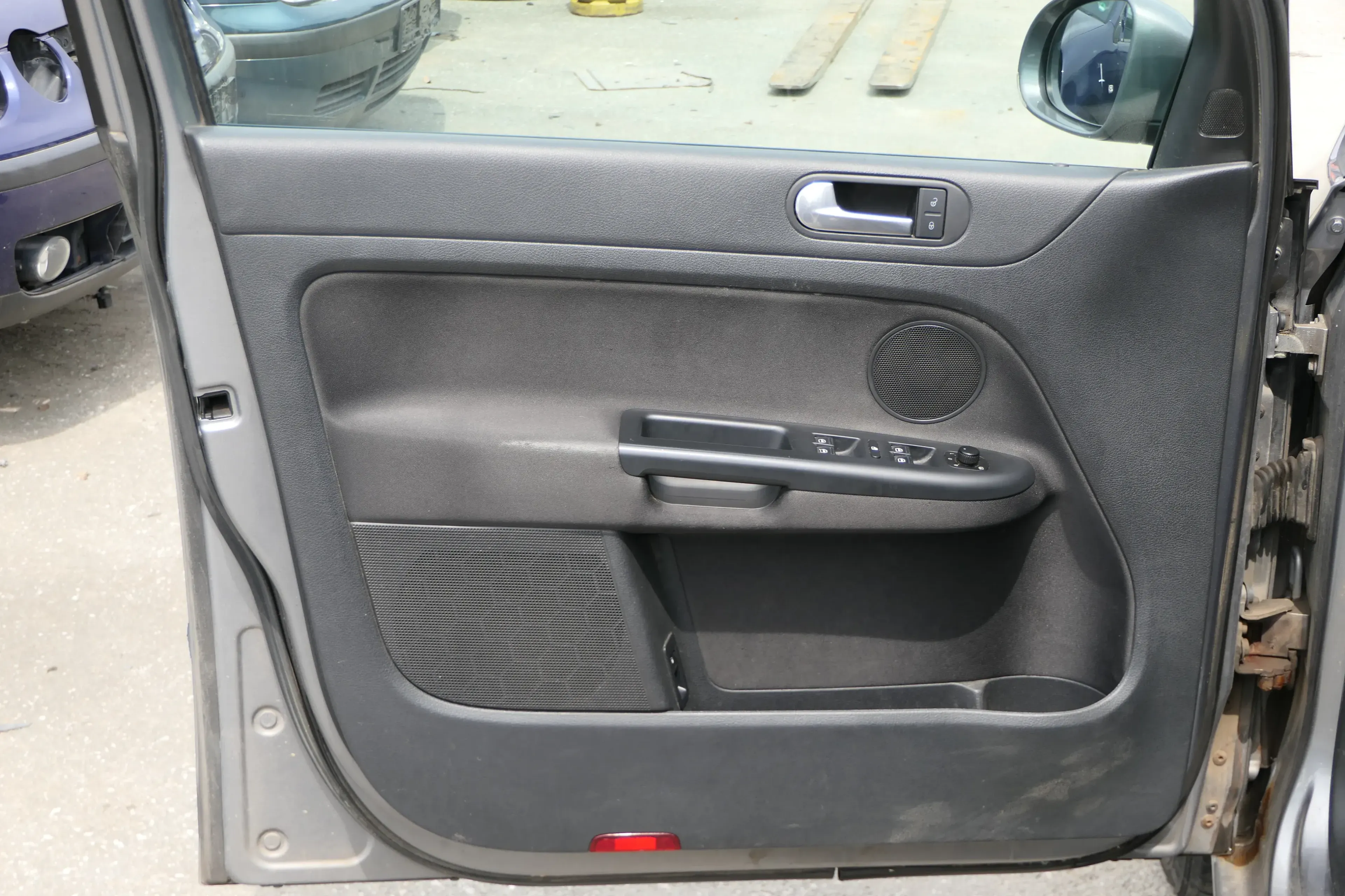 VW Golf Plus 5M 1x Türverkleidung Verkleidung Tür vorne links schwarz - Bild 1