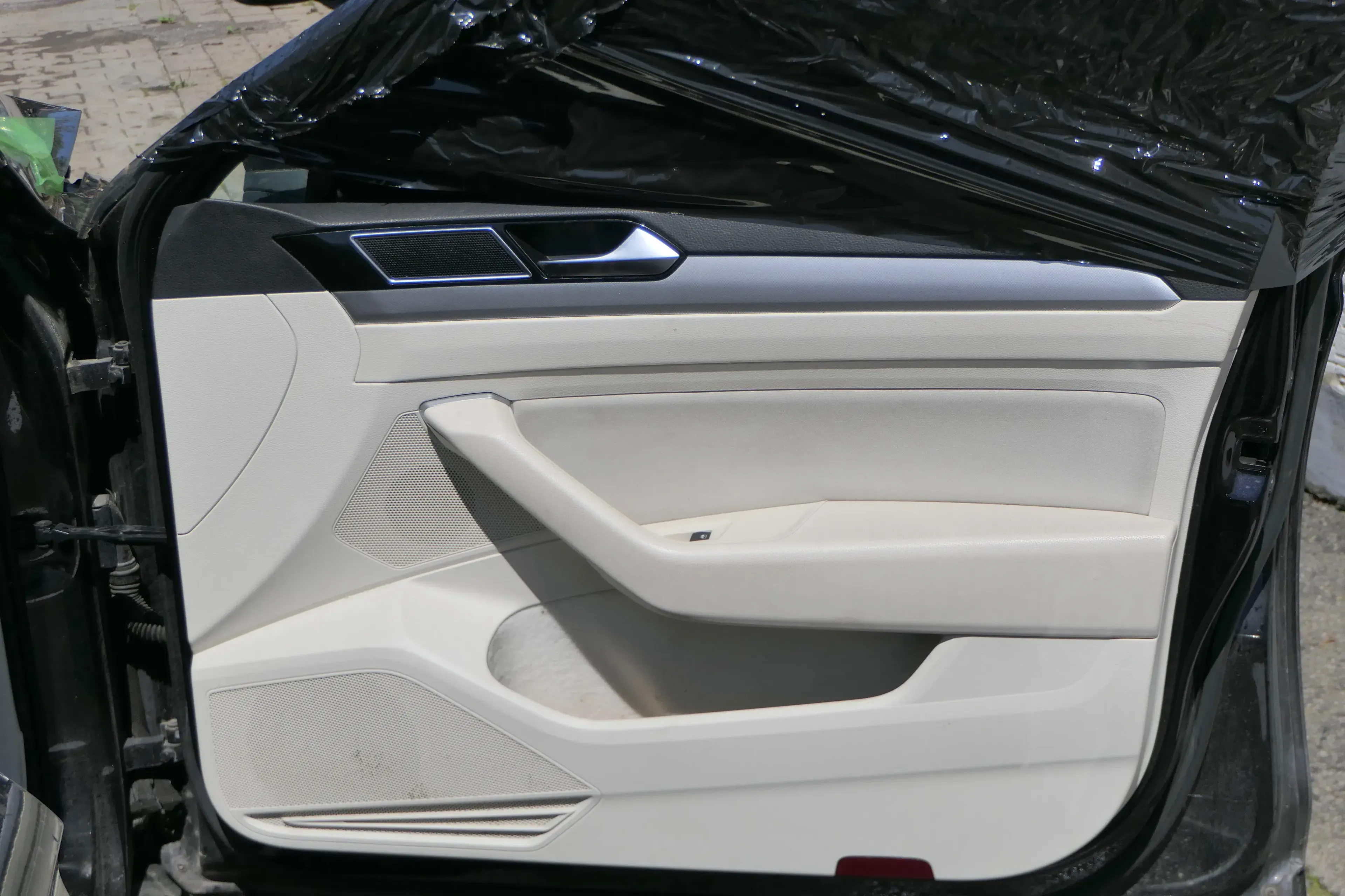 Passat 3C B8 3G 1x Türverkleidung Verkleidung Tür vorne rechts weiß St. Tropez - Bild 1