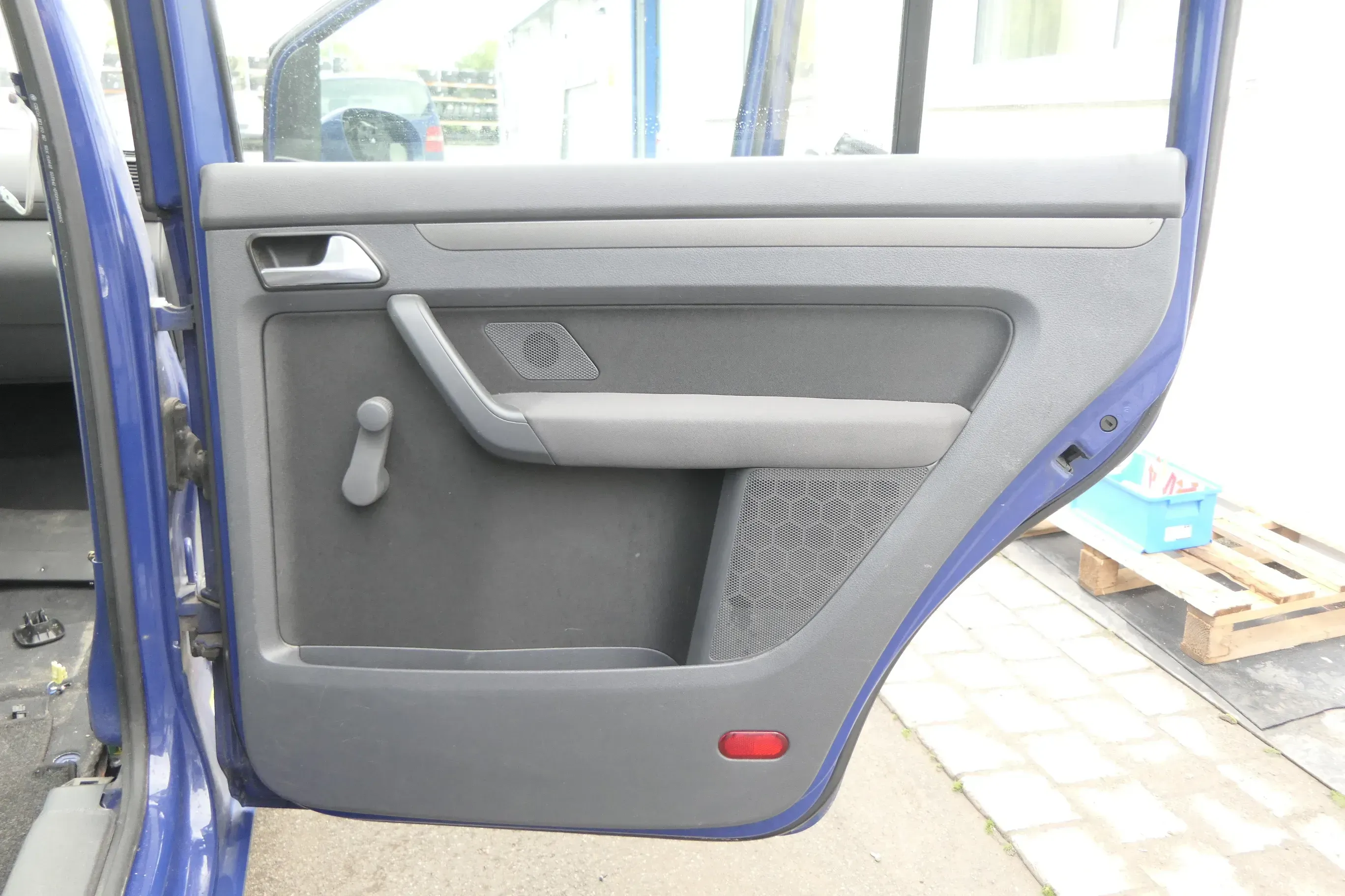 VW Touran 1x Türverkleidung Verkleidung Tür hinten rechts anthrazit - Bild 1