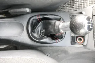VW Lupo Polo 6N2 Schaltknauf Schaltsack Schaltknüppel schwarz rote Nähte - Bild 1