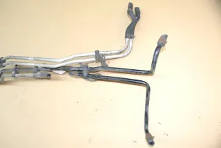 VW Sharan 7M 7M3 Leitung Kühlwasser Kühlflüssigkeit unterm Auto nach hinten - Bild 2