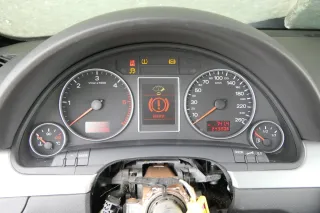 Audi A4 8E B7 Tacho Tachometer Kombiinstrument 8e0920932 243.000KM TDI Diesel - Bild 1