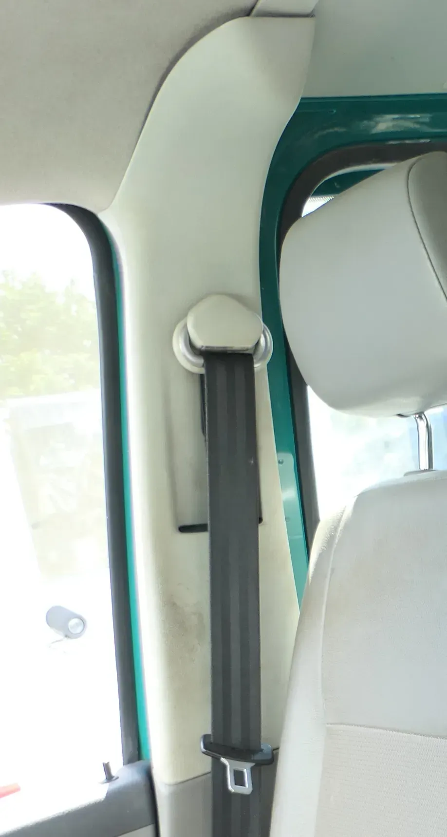 VW T5 B-Säulen Verkleidung oben rechts grau Abdeckung für Gurt DOKA - Bild 1