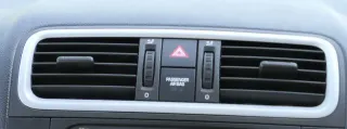Skoda Fabia Roomster 5J Lüftungsdüse Düse Lüftung vorne in der Mitte 5J0820951C - Bild 1