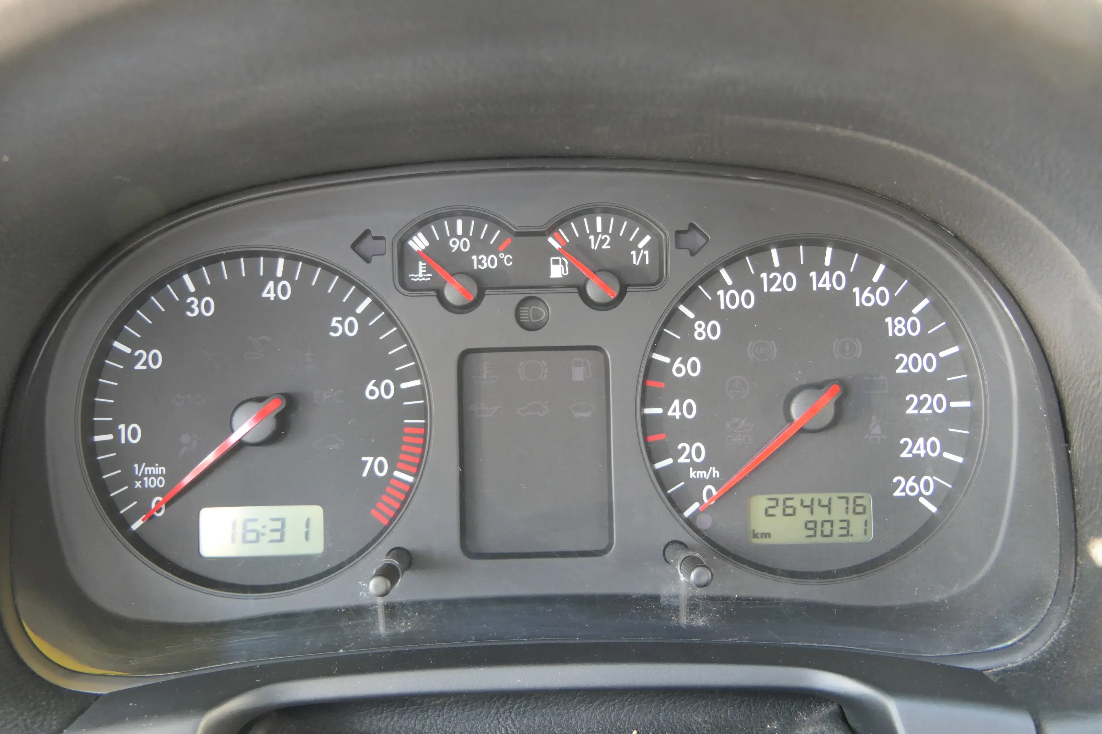 VW Golf 4 Tacho Tachometer Kombiinstrument 264.000km 1J0920802B 1,6-2,8 - Bild 1