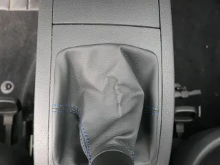 VW Polo 9N 9N3 Schaltknauf Schaltsack Schaltung 6Q1711113G Leder schwarz blaue - Bild 7