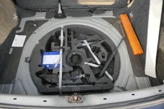VW Golf 5 1K Bordwerkzeug Pannenset MIT Wagenheber für KeinNotrad Styropor - Bild 1