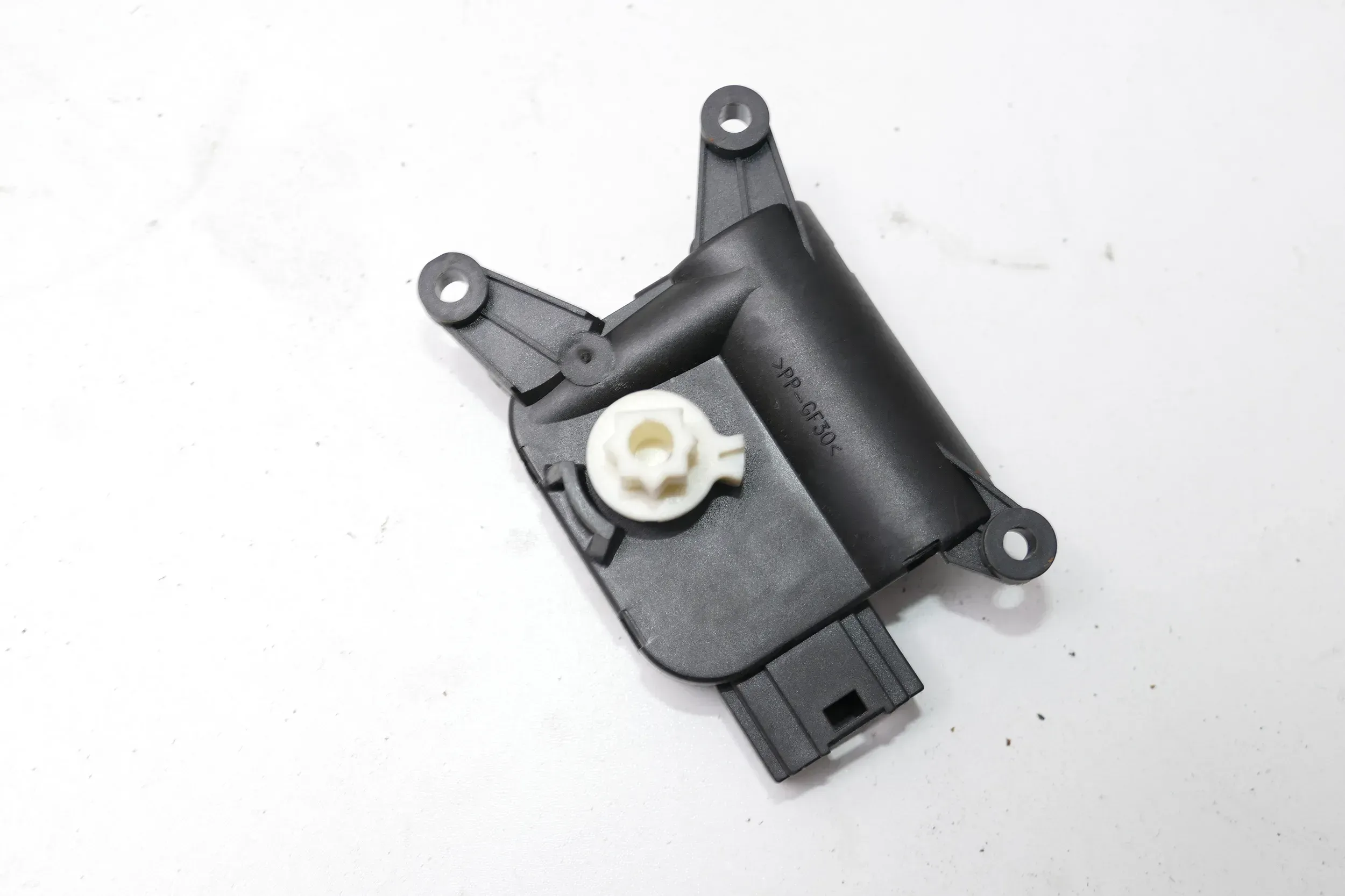 VW Golf 5 Stellmotor für Zentralklappe Heizung Umluft 1K0907511 Eos Touran - Bild 1