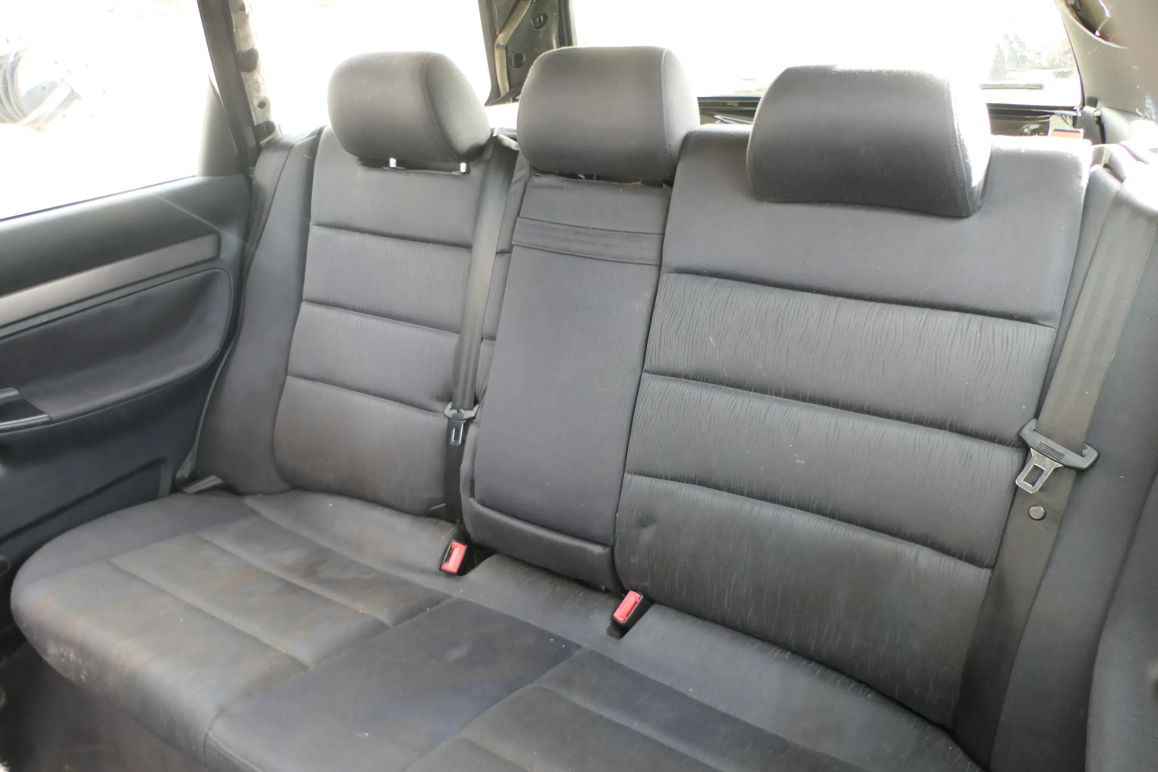 Audi A4 B5 Kombi Avant Rückbank Rücksitzbank Sitz Rücksitz 3 Punkt Gurt Kopfstüt - Bild 1