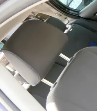 VW Golf 5 V Kopfstützen Kopfstütze vorne rechts oder links TOUR blaue Nähte - Bild 1