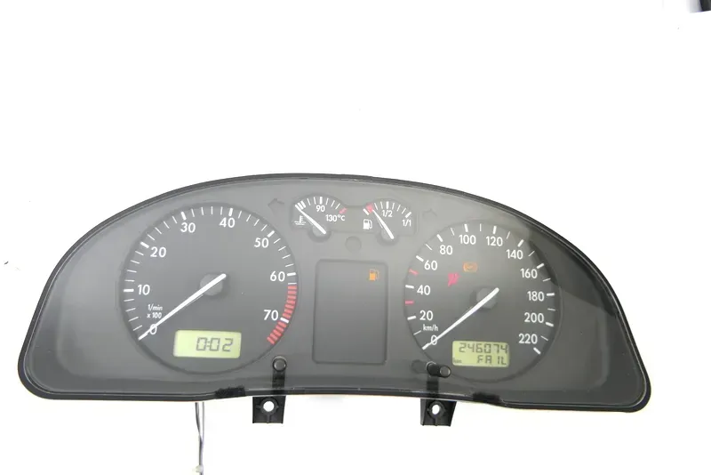 VW Passat 3B Tacho Tachometer Kombiinstrument 246.000km 09051969901 1,6 74kw AHL - Bild 1