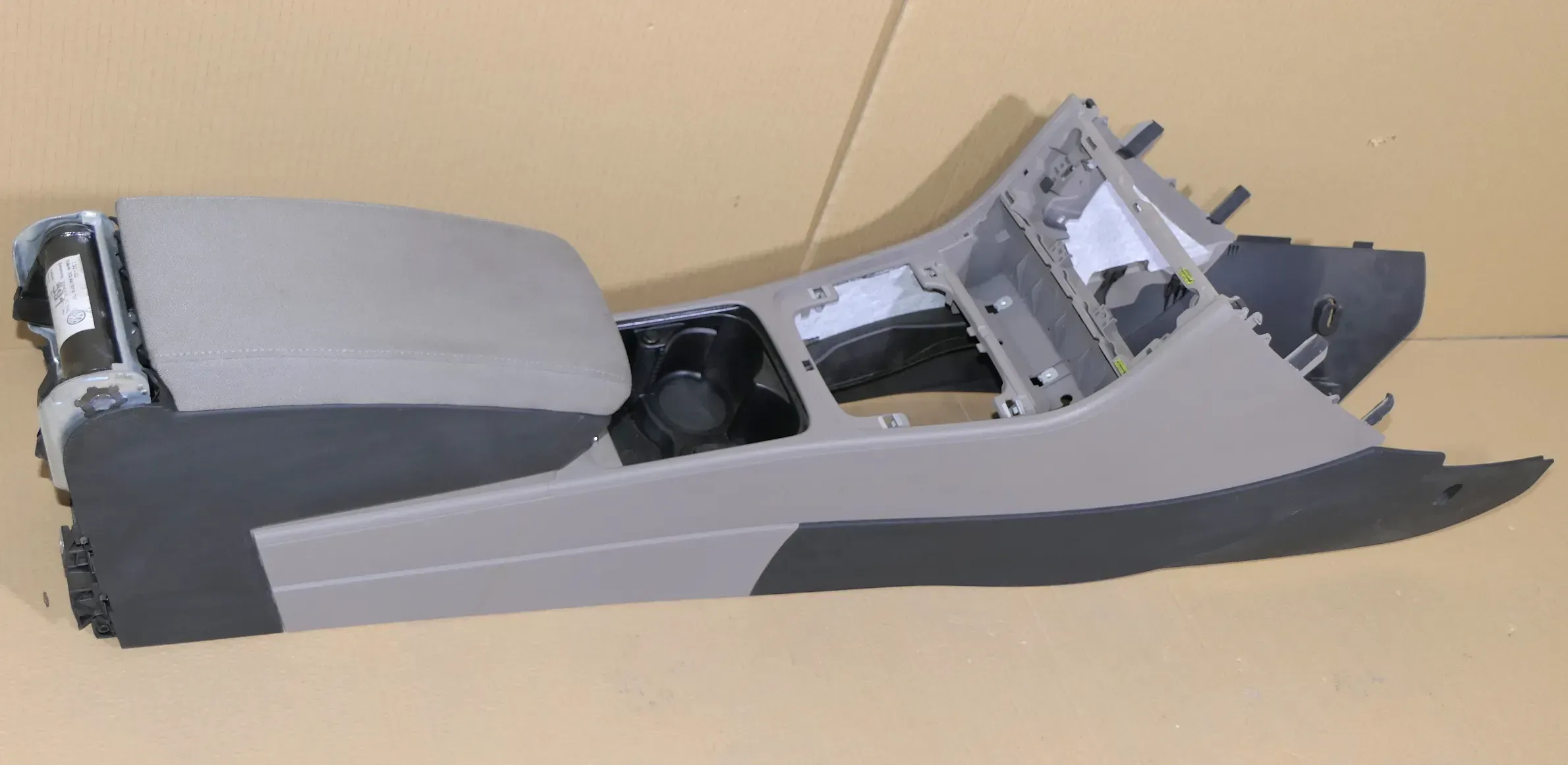 VW Passat 3C Mittelarmlehne Armlehne Fach original komplett zum nachrüsten maccc - Bild 1