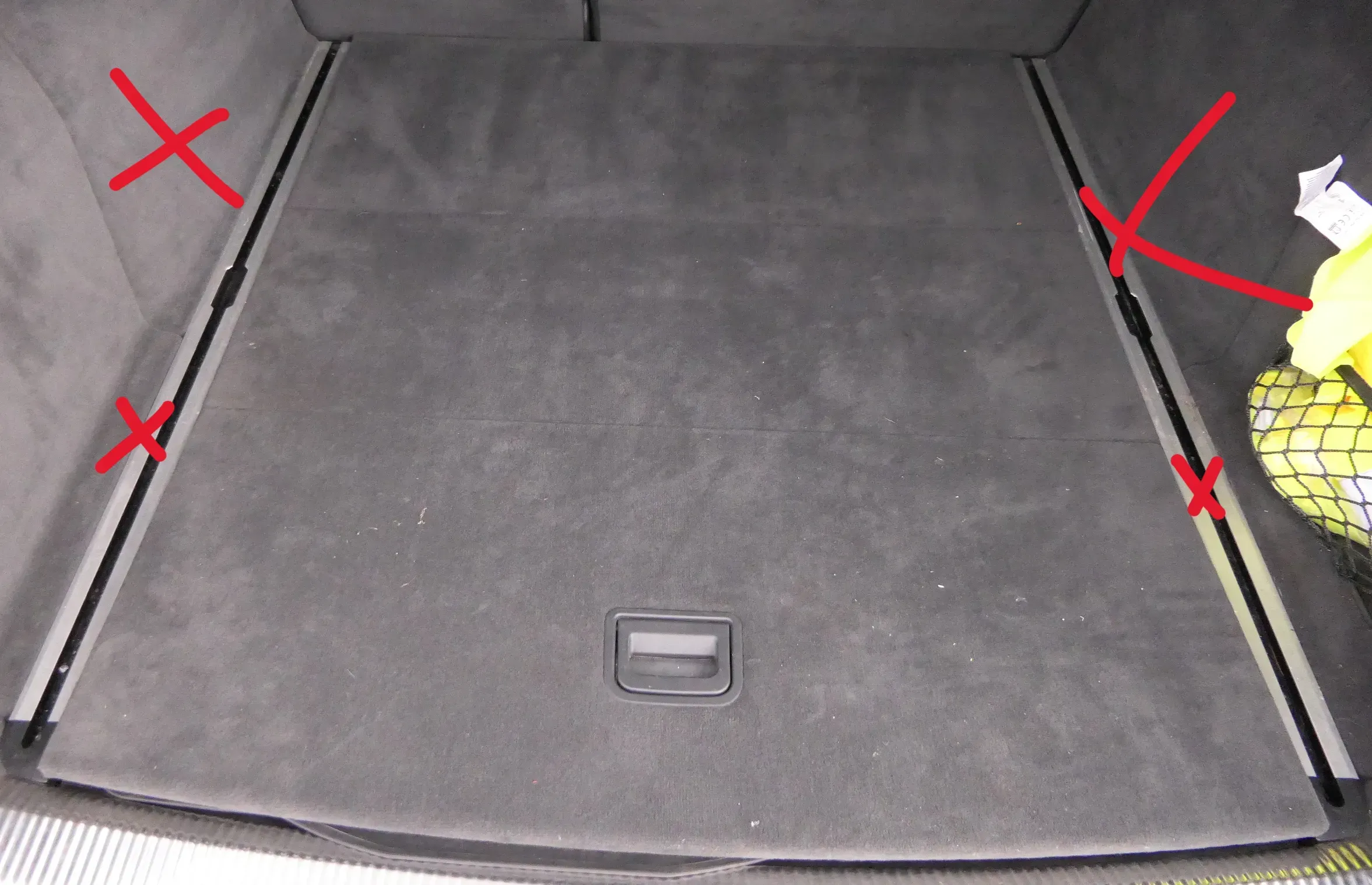 Audi A6 4F Kombi Avant Verkleidung Abdeckung Kofferraum Teppich Boden schwarz - Bild 1