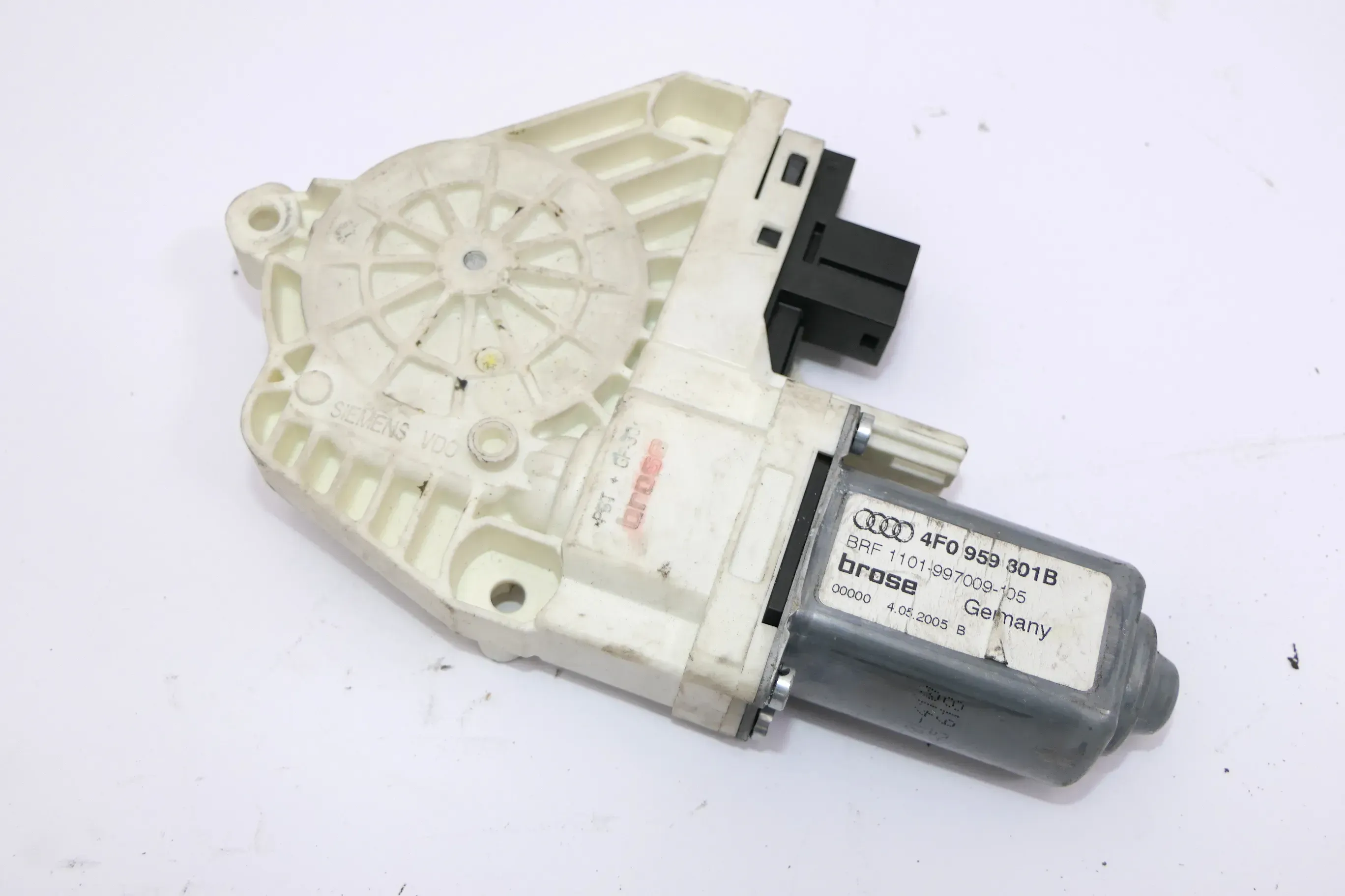 Audi A6 4F ektrischer Fensterheber Motor vorne links 4F0959801B - Bild 1