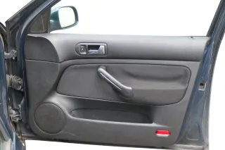 1x Golf 4 Bora Türverkleidung Verkleidung Tür vorne rechts 4/5-Türer schwarz - Bild 1