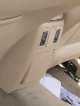 VW Passat 3BG  Mittelarmlehne Armlehne Fach Lehne Mittelkonsole Leder sonnebeige - Bild 3