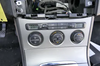 VW Passat 3C CC Mittelkonsole Verkleidung um Radio Klappe Abdeckung Dekor silber - Bild 4