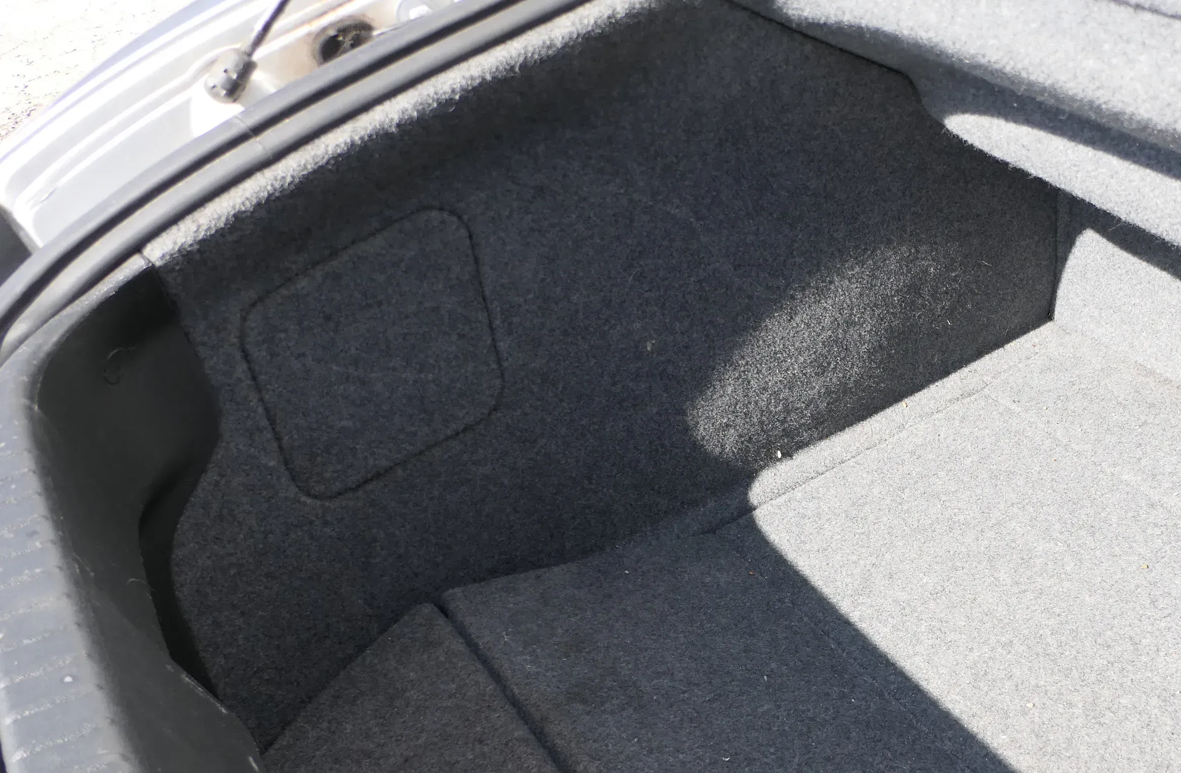 TT 8N Roadster Verkleidung Abdeckung Kofferraum Teppich Boden hinten links Seite - Bild 1