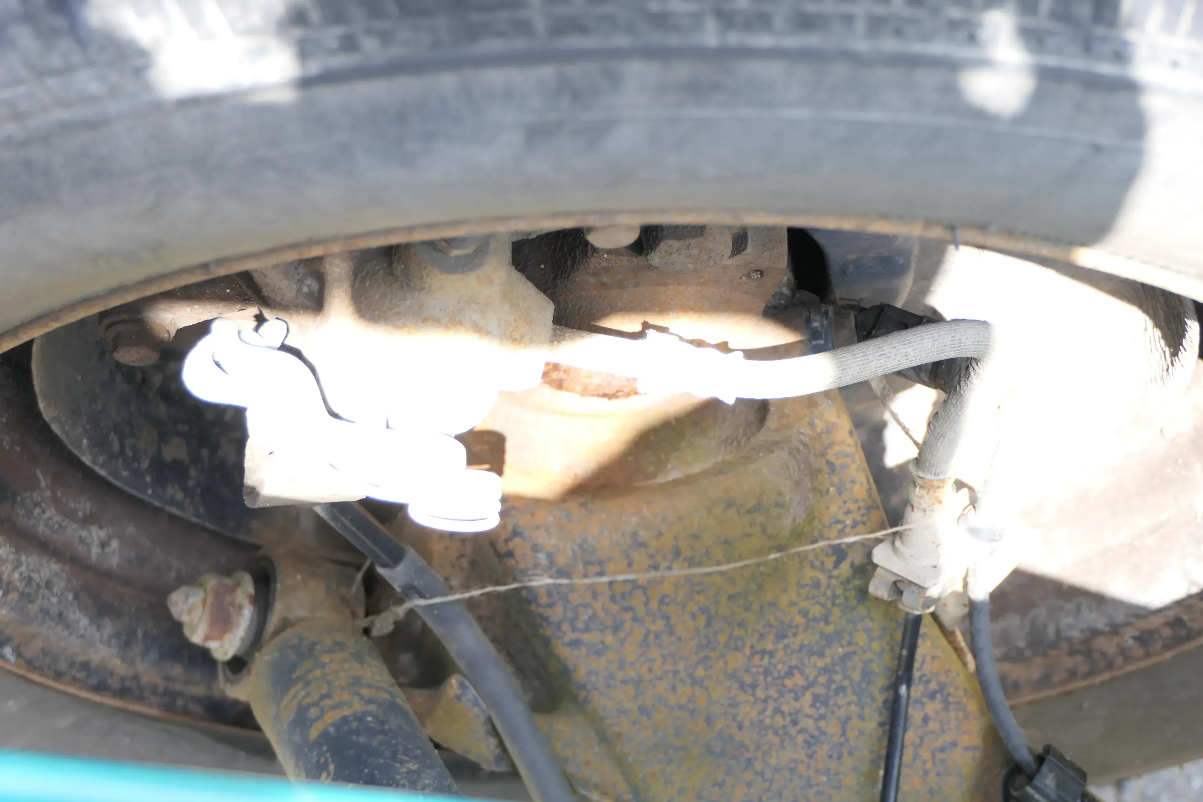 VW T5 Touareg Bremssattel hinten links 7H0615423A 1,9TDI 2.5 TDI - Bild 1