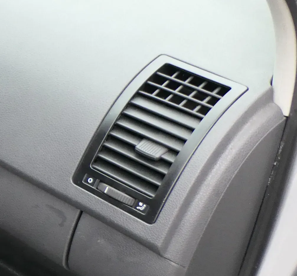 VW Polo 9N Lüftungsdüse Düse Lüftung vorne rechts 6Q0819704  1QB schwarz - Bild 1