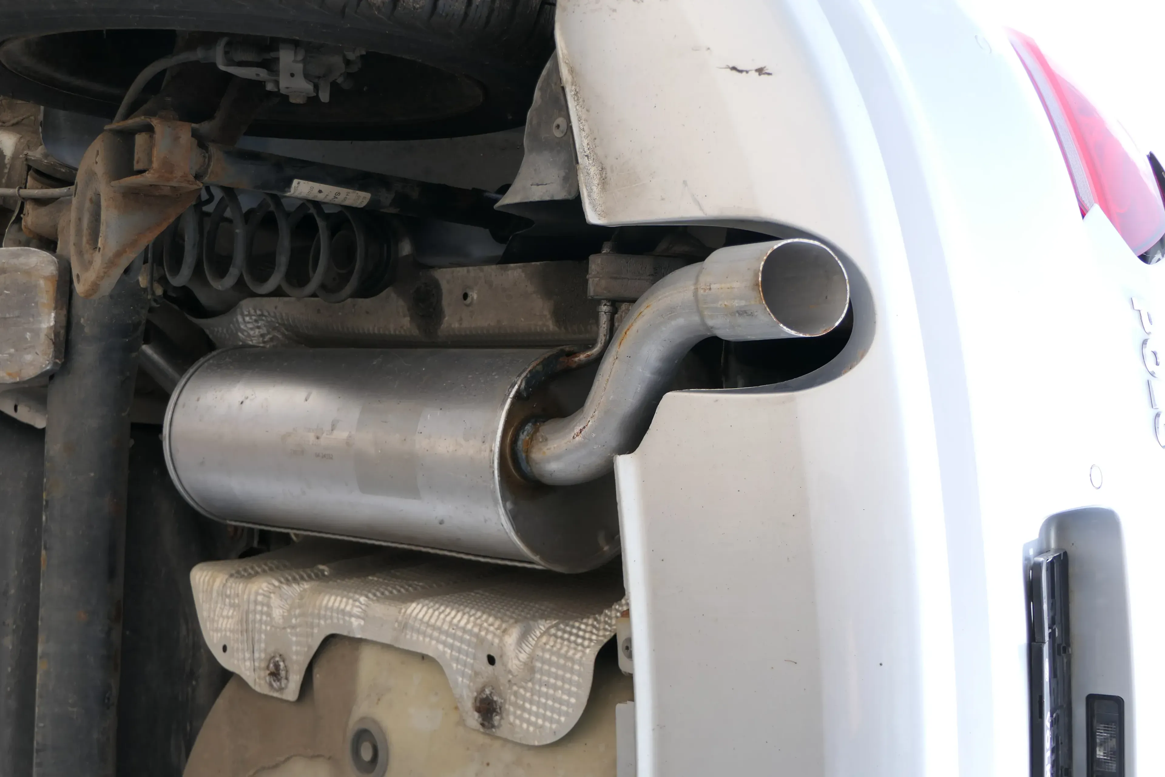 VW Polo 6R Auspuff Endschalldämpfer hinten + Mittelschalldämpfer - Bild 1