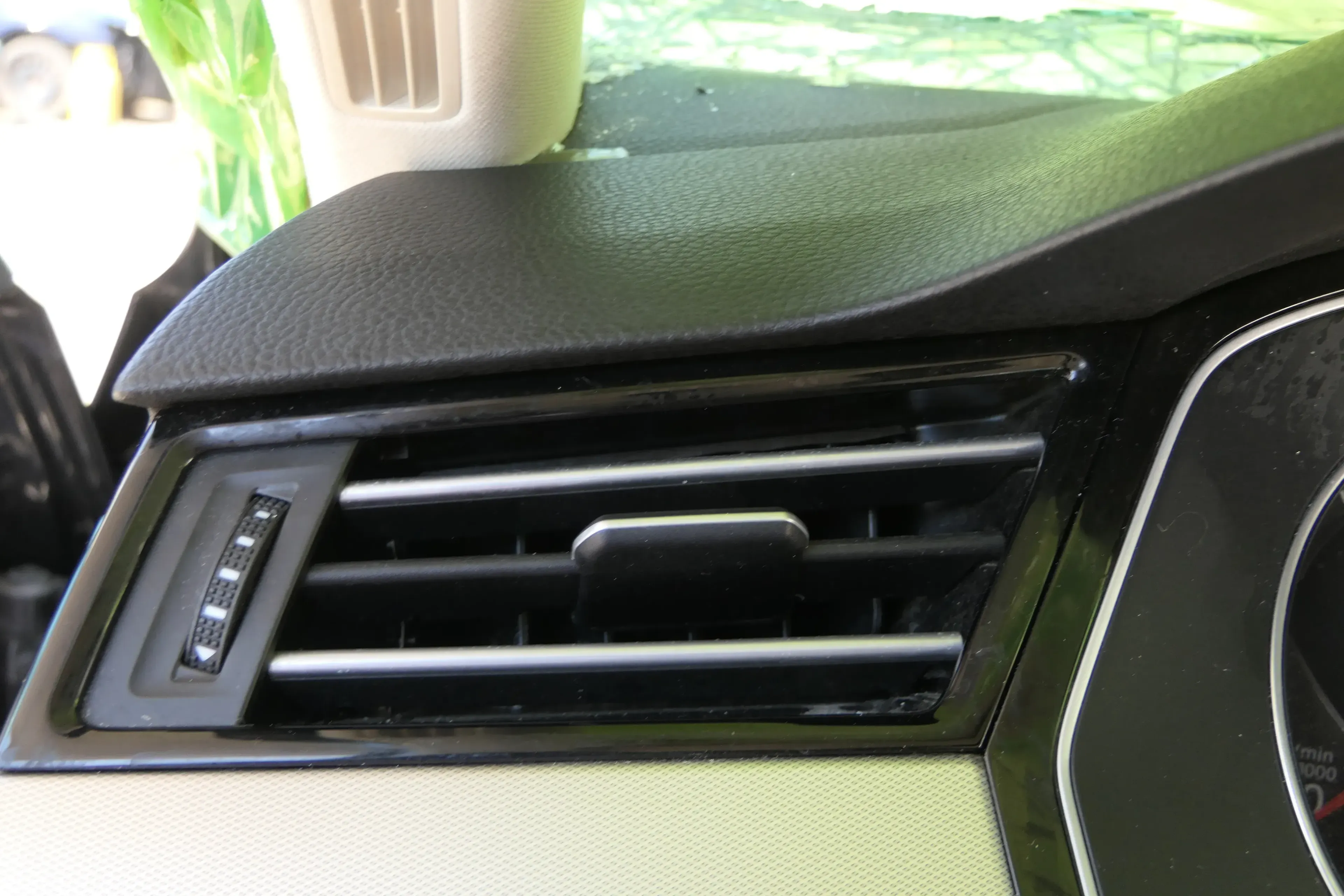 VW Passat 3C B8 3G Lüftungsdüse Düse Lüftung vorne links 3G1819701D schwarz alu - Bild 1