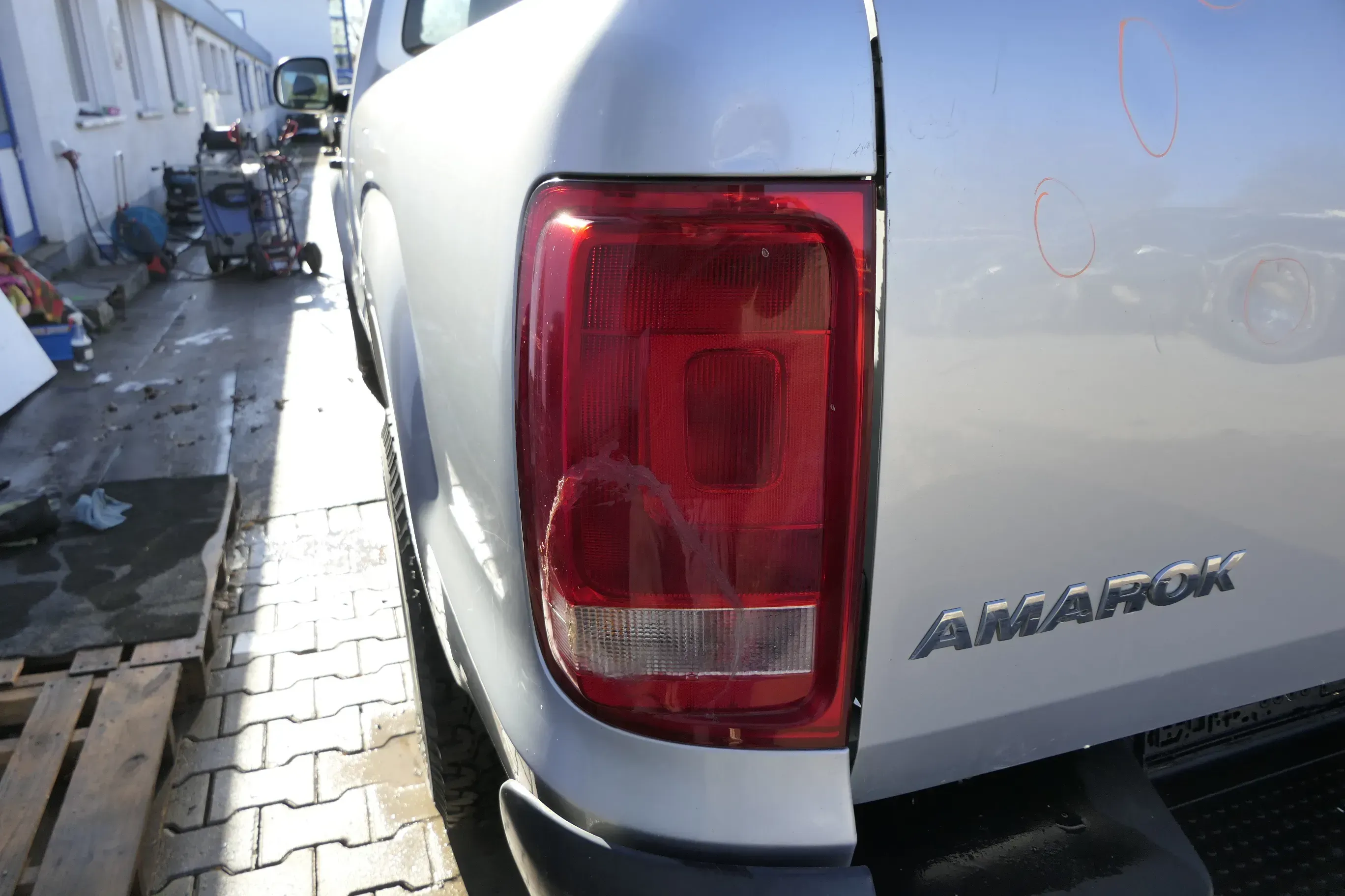 VW Amarok 2H original Rücklicht Rückleuchte Heckleuchte hinten links Hecklicht - Bild 1