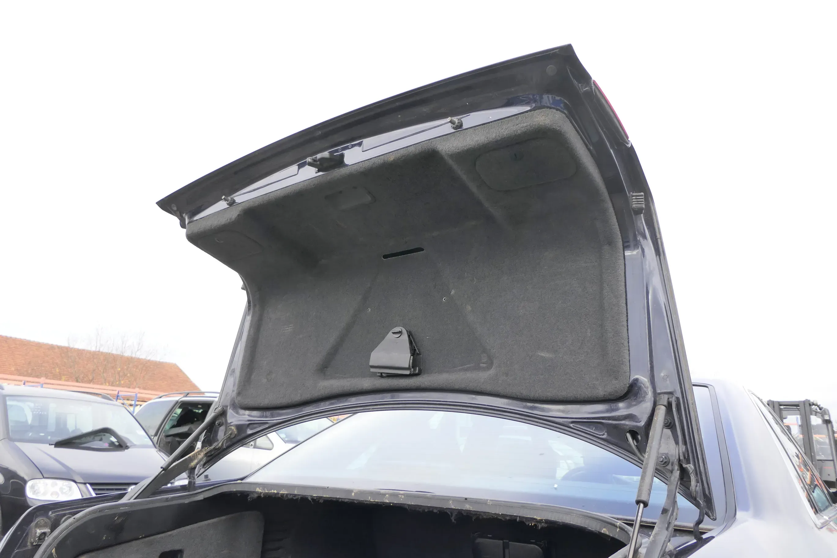 Audi A8 4D Abdeckung Verkleidung Kofferraum hinten Heckklappe Deckel - Bild 1
