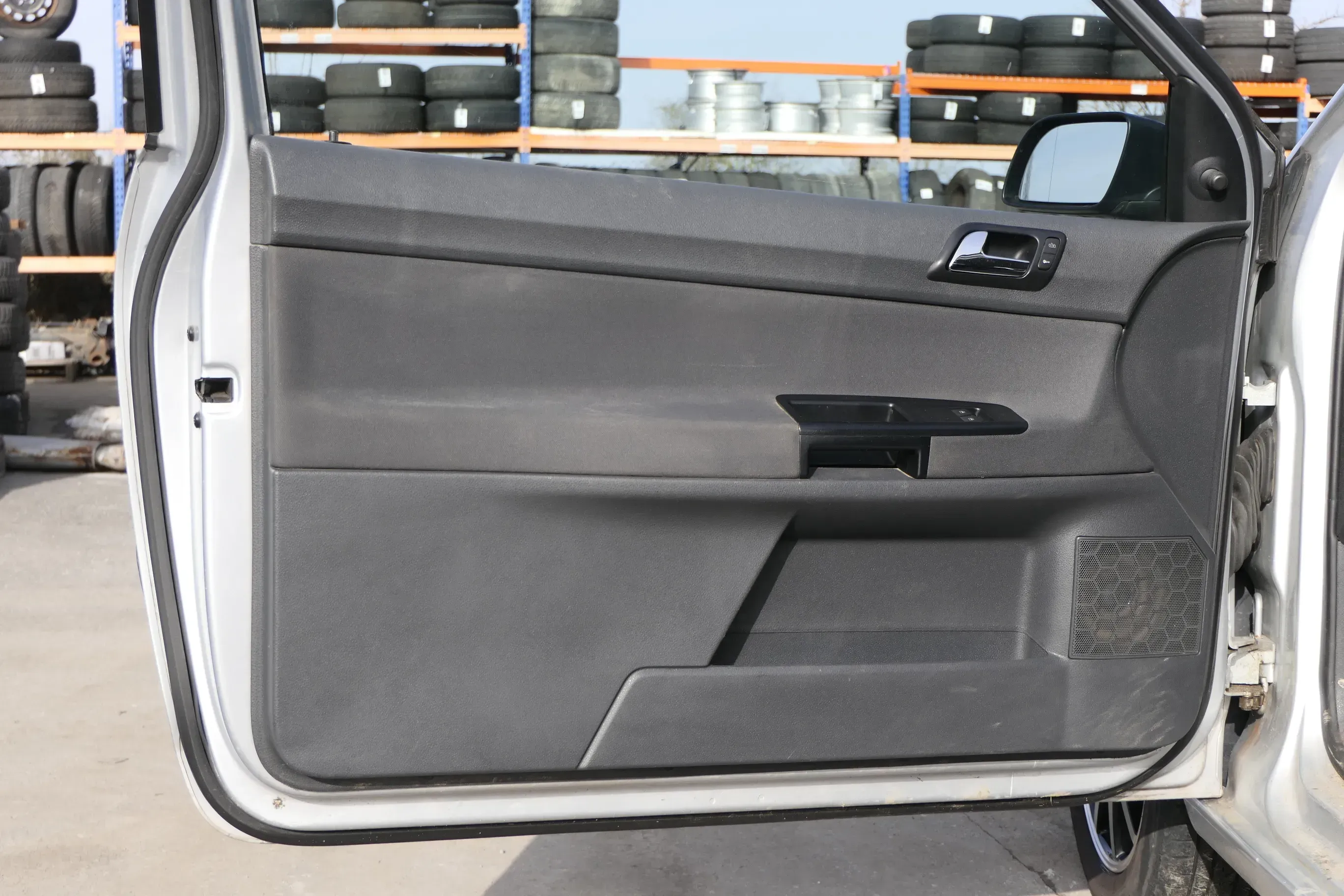 VW Polo 9N Türverkleidung Verkleidung Tür vorne links 2/3-Türer Fahrertür - Bild 1