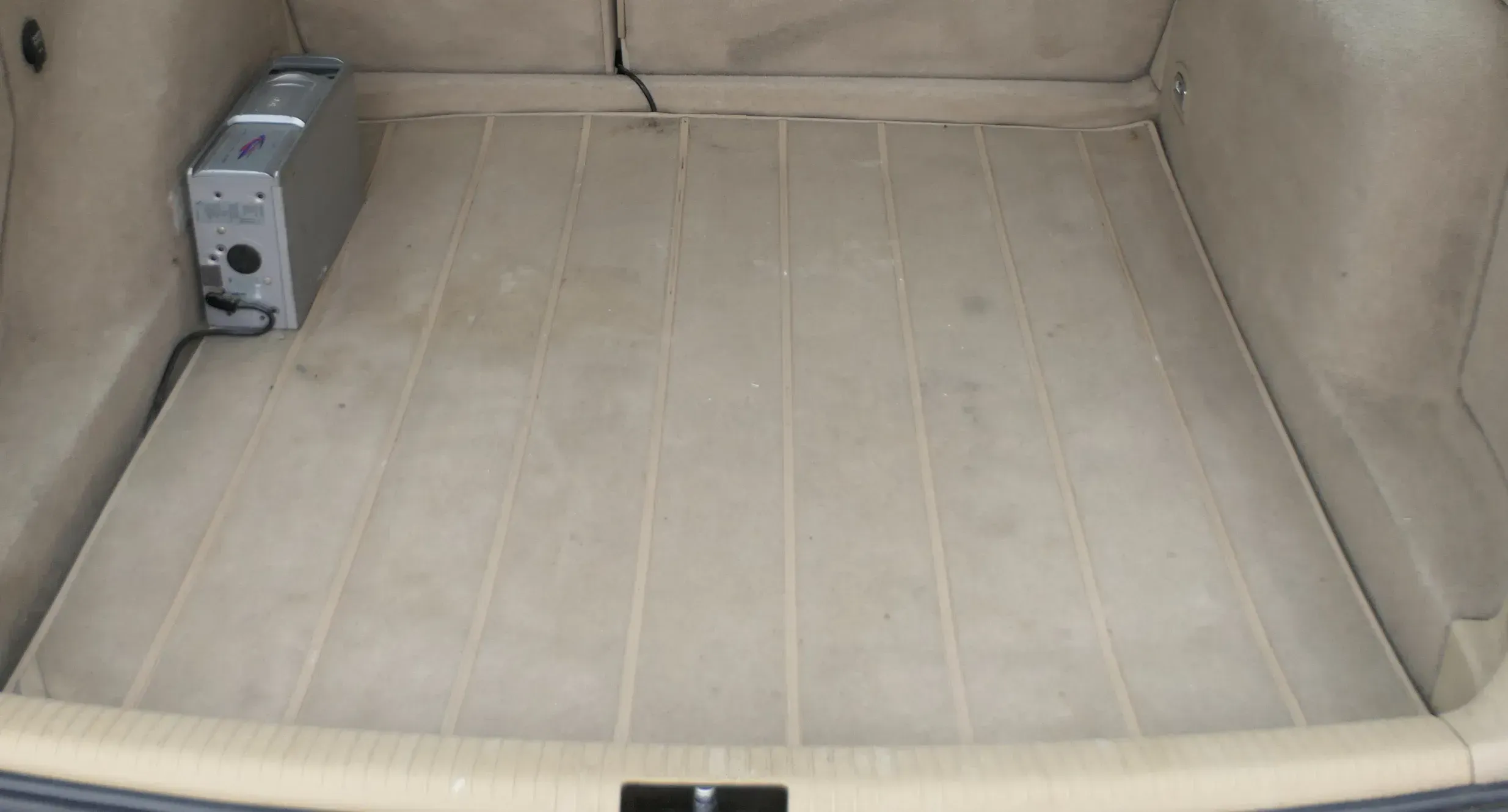 Golf 4 Variant Kombi Verkleidung Teppich Kofferraum Kofferraumteppich hellbeige - Bild 1