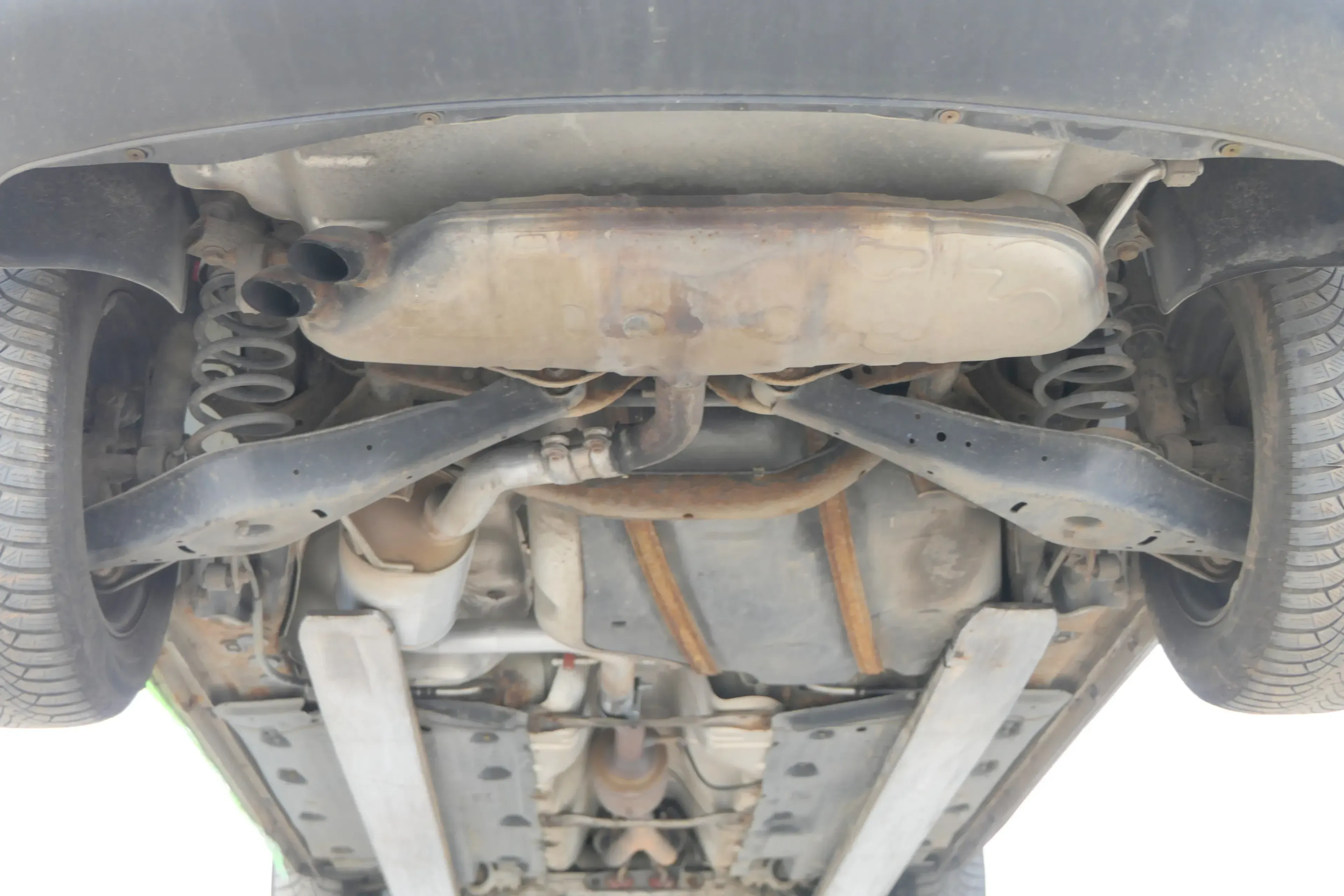 VW Touran Auspuff Endschalldämpfer hinten 2,0 FSI Motor BLX BMY BLR Mittelschall - Bild 1