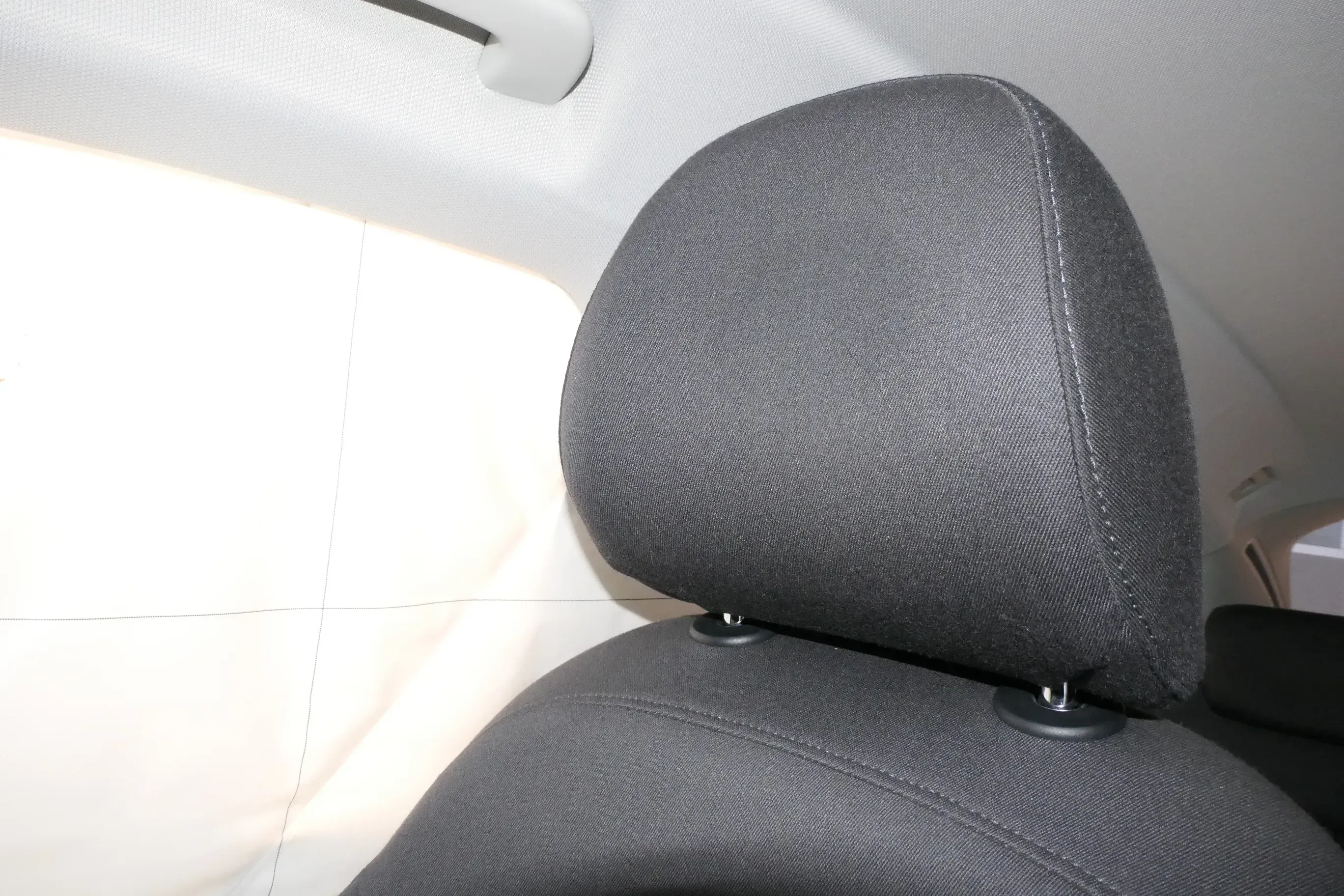 Audi A4 B8 8K Kopfstütze vorne rechts oder links schwarz /soul - Bild 1