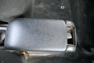 VW Passat 3A 35i Mittelarmlehne Armlehne Lehne Mitte Original schwarz gebraucht - Bild 4
