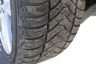 2x 3C Golf Reifen Winterreifen 235/40R18 95V 7-9mm   NUR 2 x REIFEN - Bild 3