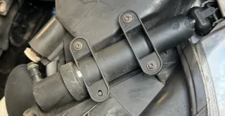 Superb 3U- 1x Düse Scheinwerferreininungsanlage SWR Wischwasser+1x Kappen rechts - Bild 1