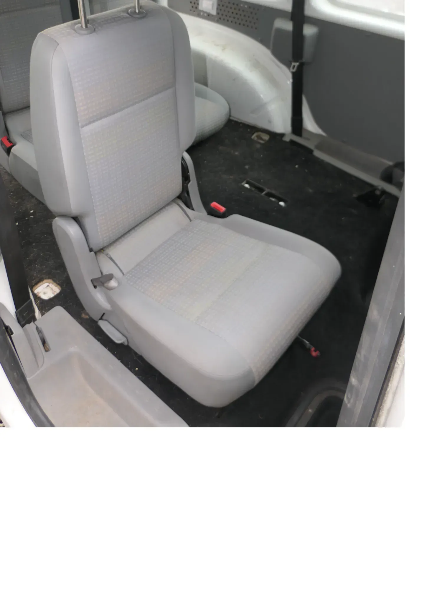 Caddy 3 2K Sitz Rücksitz hinten rechts 1.Sitzreihe grau (hinterm Beifahrersitz) - Bild 1
