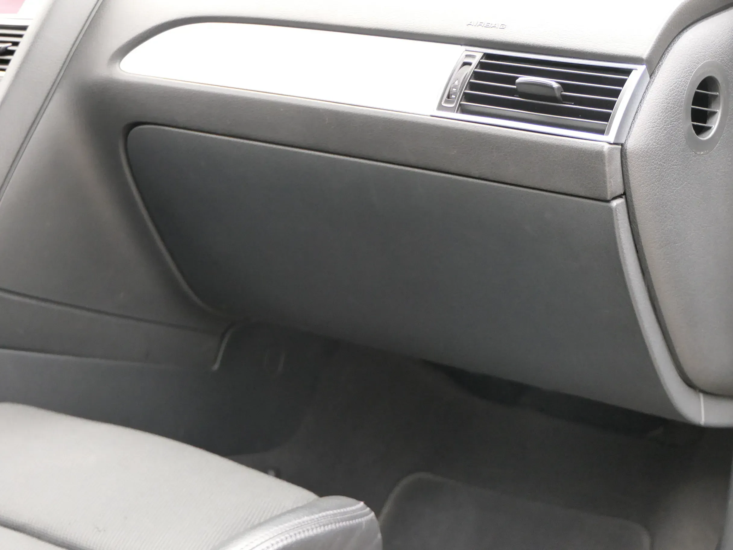 Audi A6 4F Handschuhfach Griff für Handschuhfachdeckel Deckel Klappe schwarz - Bild 1