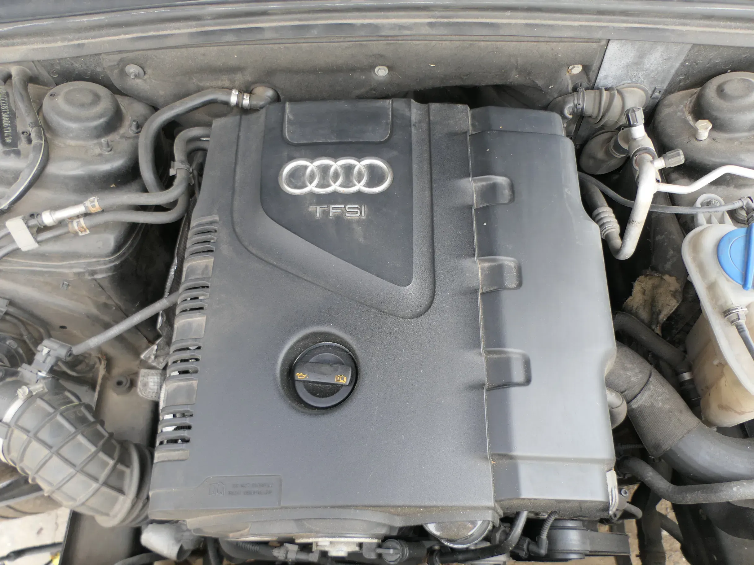 Audi A4 9J B8 A5 8T Motorabdeckung Abdeckung Motor Blende 2,0 TDi - Bild 1