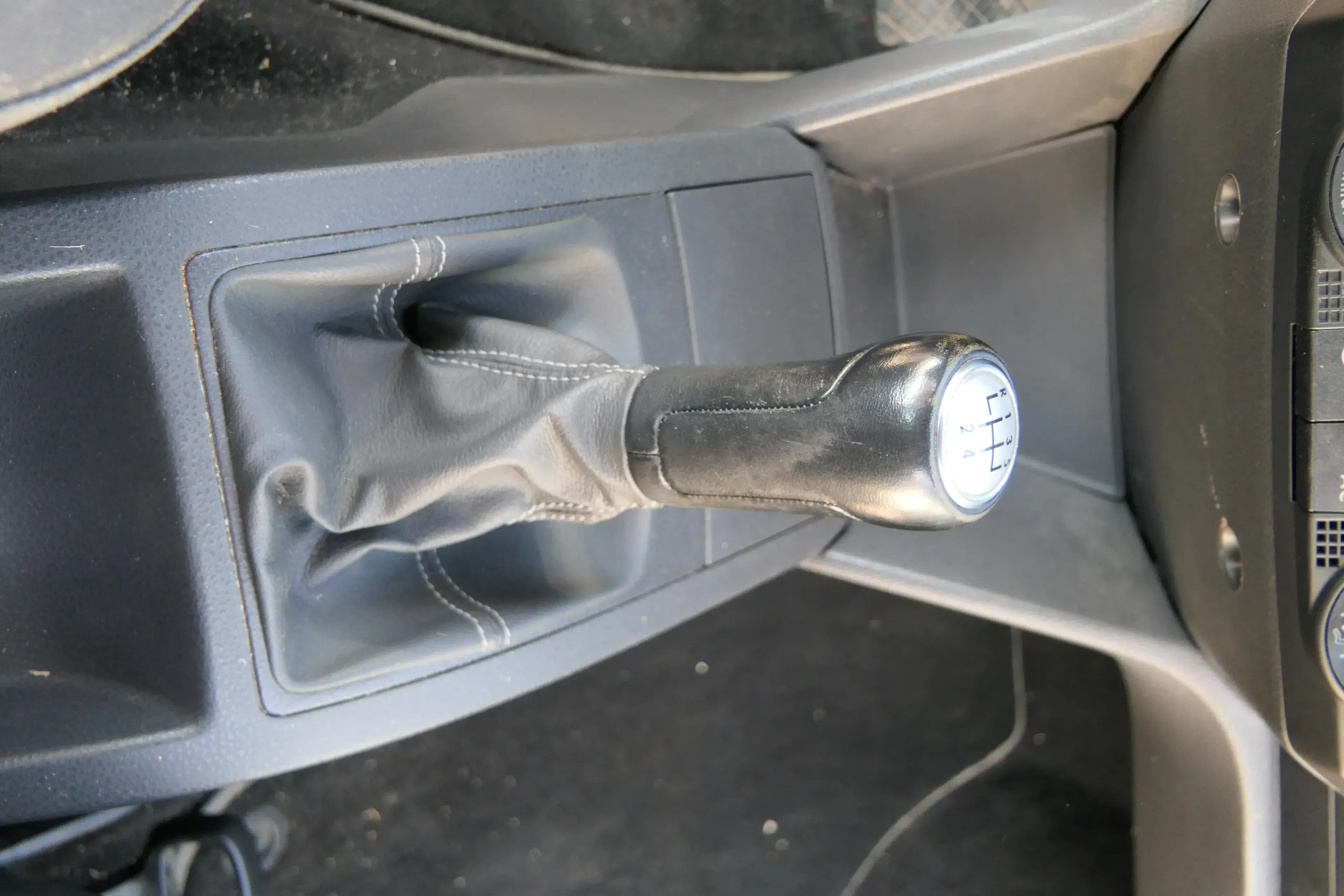 VW Polo 9N 9N3 Schaltknauf Schaltsack Schaltung 6Q1711113G Leder schwarz - Bild 1