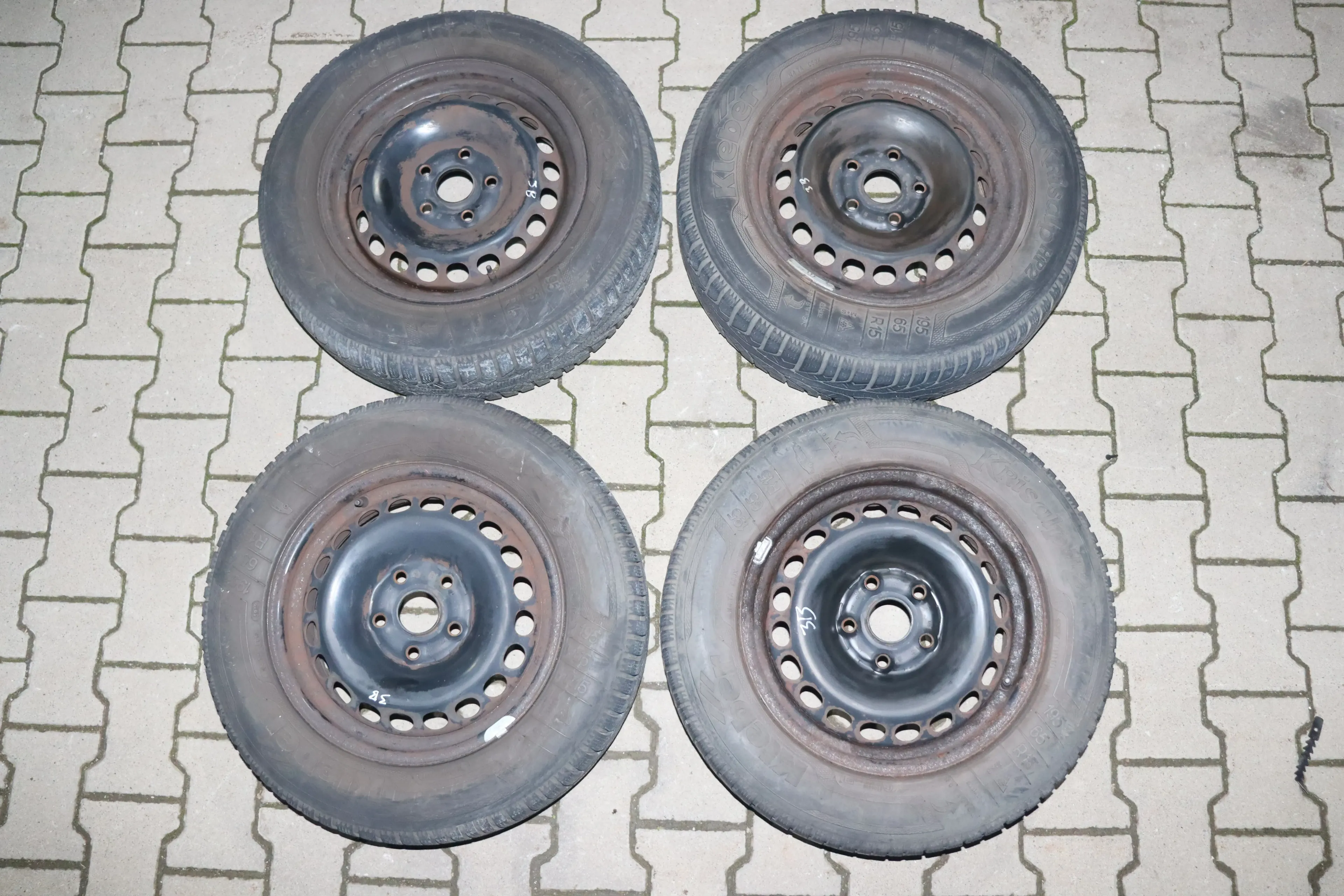 Audi A4 B5 A6 4B Passat 3BG Felgen Reifen Winterreifen M+S 195/65 R15 91T c4-6mm - Bild 1