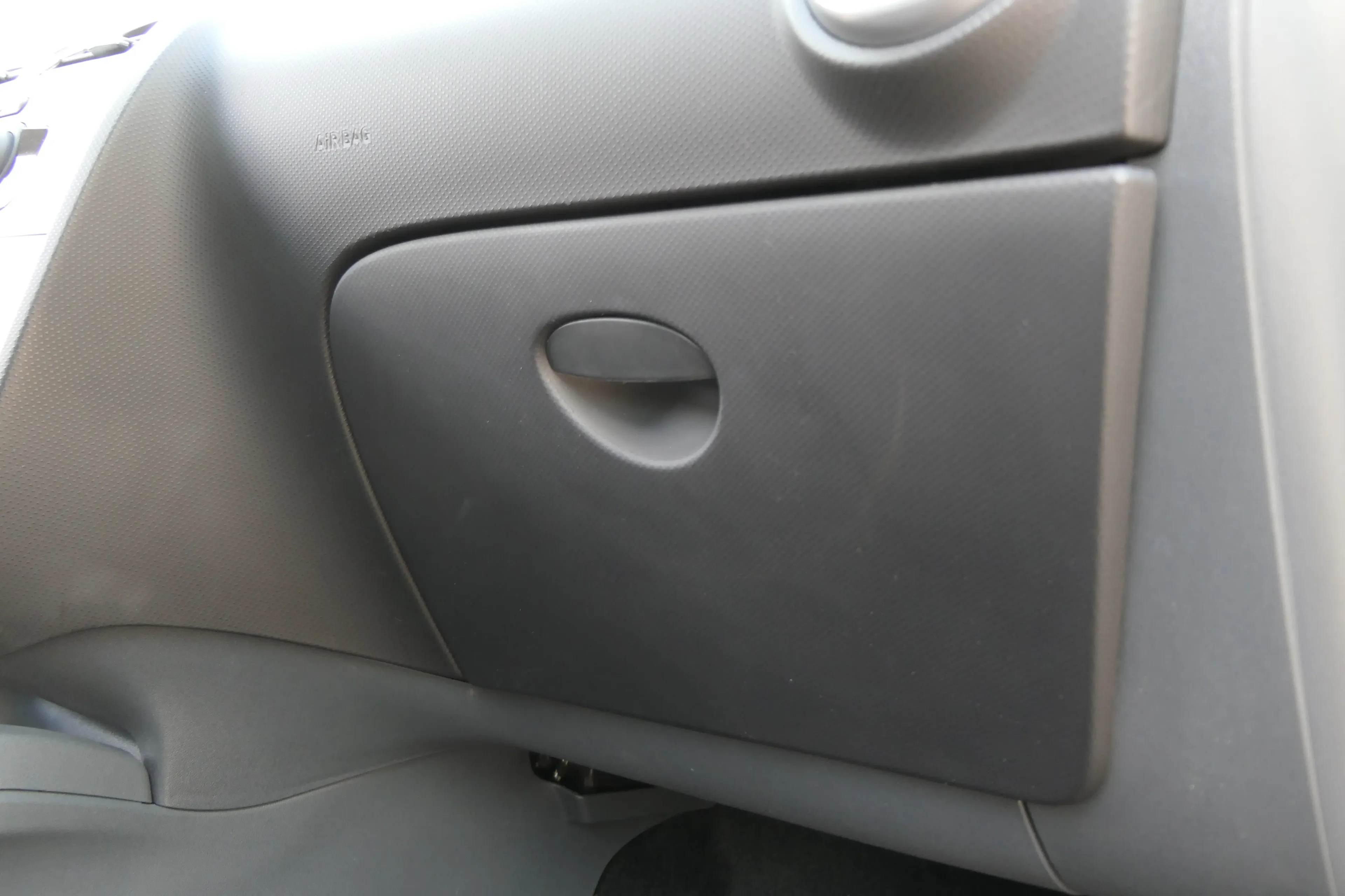 Seat Leon 1P Handschuhfach schwarz Handschuhfachdeckel Deckel Klappe schwarz - Bild 1