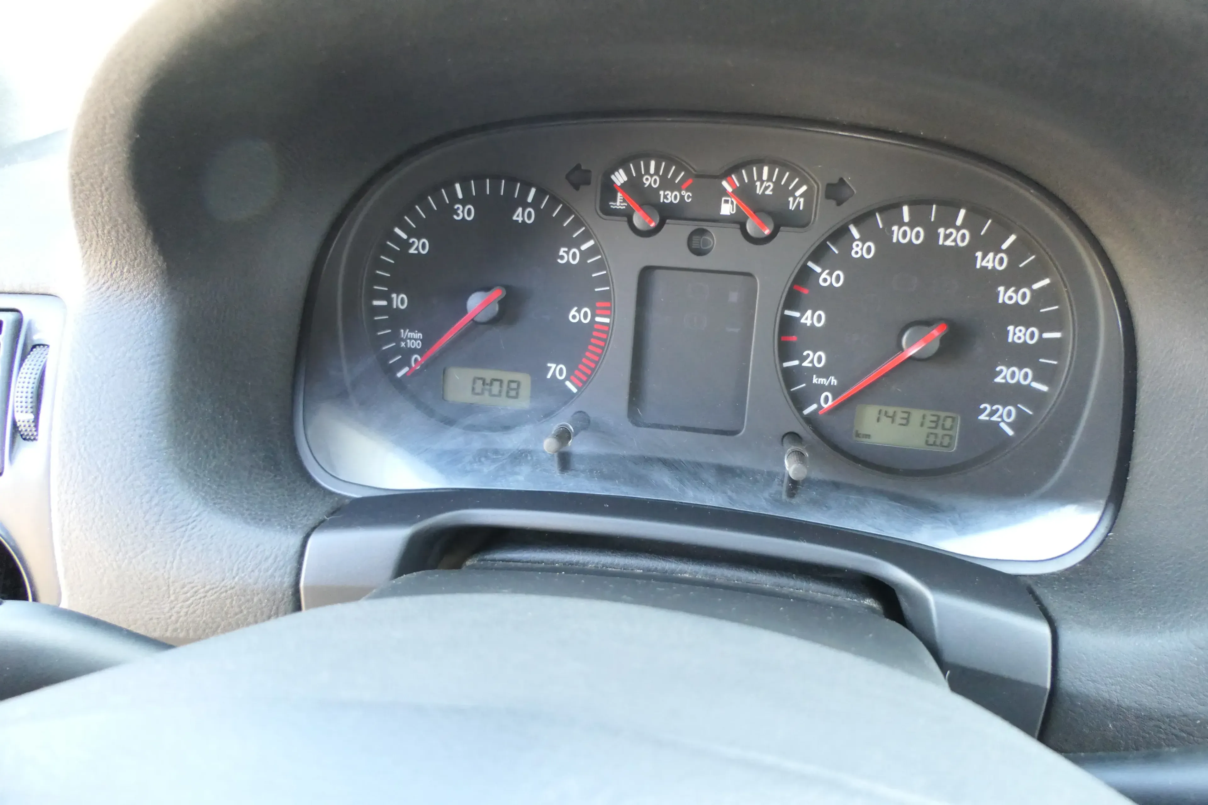 VW Golf 4 Tacho Tachometer Kombiinstrument 143.000km 1J0919861 1,4 16V 75PS 55kw - Bild 1