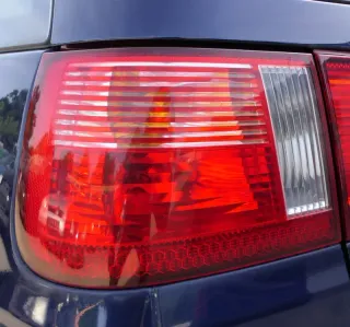 Seat Ibiza 6K Rücklicht hinten links außen Rückleuchte Heckleuchte Lampenträger - Bild 1