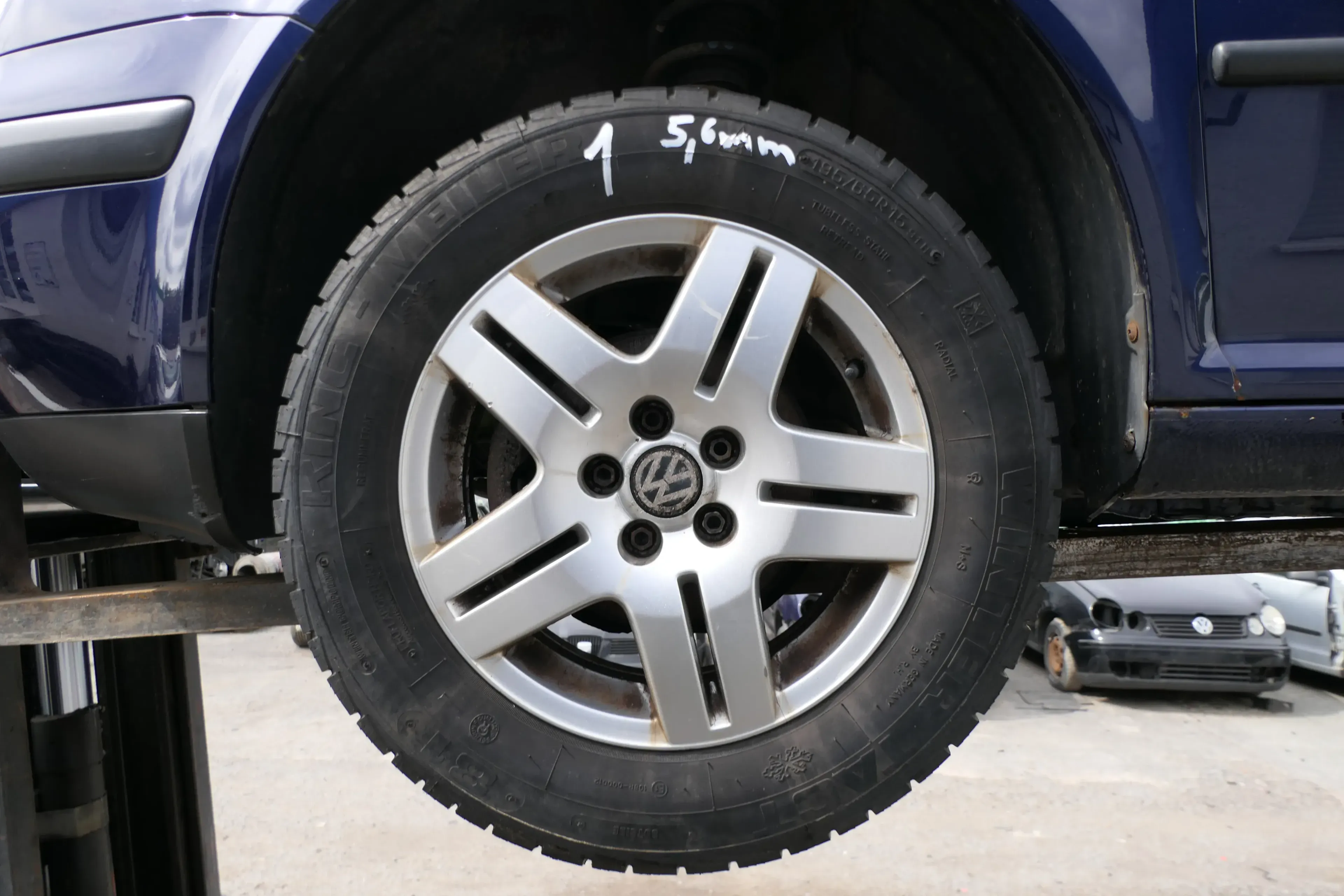 4x Golf 4 Bora Alufelgen Felgen 195/65 R15 Winterreifen Reifen 1J0601025Q 6-7mm - Bild 1
