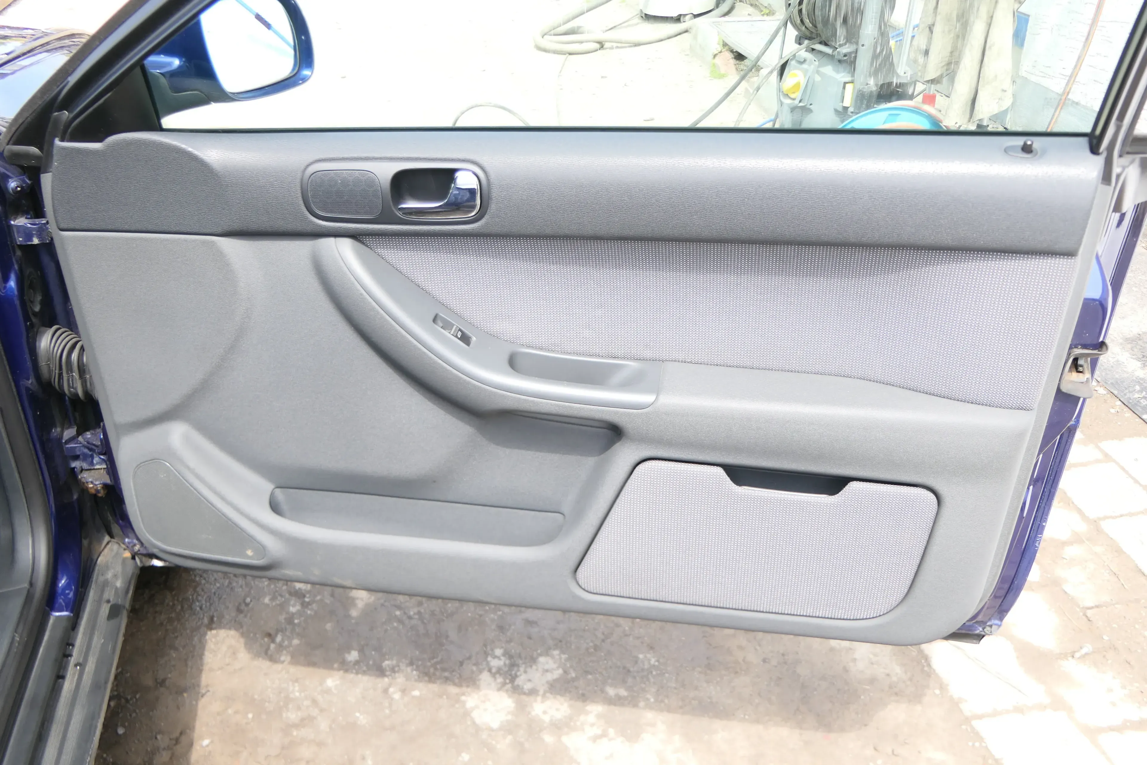 1x A3 8L Türverkleidung Verkleidung Tür vorne rechts 2/3-Türer schiefer grau - Bild 1