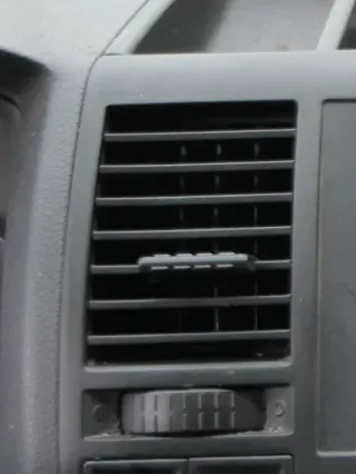 1x VW T5 Lüftungsdüse Düse Lüftung mitte links 7H0815705C - Bild 2