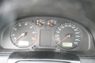 VW Passat 3B Tacho Tachometer Kombiinstrument 298.000km 3B1919860 Benziner - Bild 5